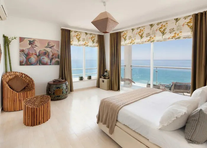 Cali Deluxe Holidays, Sesimbra